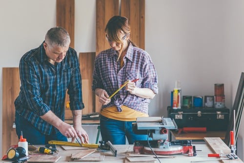 Bagaimana cara memulai usaha sendiri di rumah yang benar agar sukses? Banyak orang yang memiliki keinginan untuk memiliki bisnis sendiri, namun terhalang oleh modal yang dibutuhkan. Solusi terbaiknya adalah memulai bisnis rumahan. Bagaimana cara belajar memulai bisnis? Tentunya Anda juga perlu mulai memikirkan  agar usaha sukses. Yuk, belajar bisnis sekarang juga! Mau tau kan cara berbisnis dimulai dari mana saja?