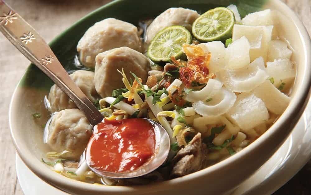 mie kocok merupakan makanan kuliner bandung yang laris manis 