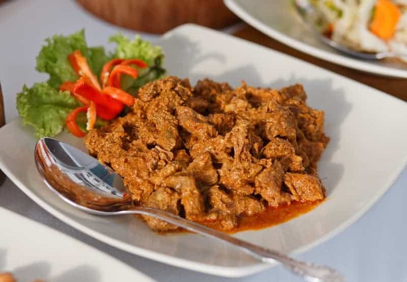 bisnis makanan indonesia yang mendunia asal sumatera, rendang