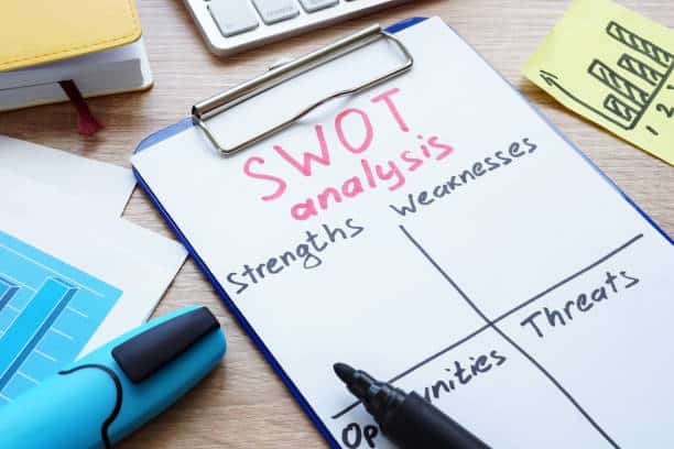 Strength, Weakness, Opportunities, Threats adalah kepanjangan dari SWOT. Lalu Analisis SWOT adalah merupakan suatu teknik perencanaan strategi yang bermanfaat untuk mengevaluasi kekuatan (strength) dan kelemahan (weakness), peluang (opportunities), dan ancaman (threats) dalam suatu proyek. Disini juga akan dibahas mengenai contoh Analisis SWOT untuk perusahaan.