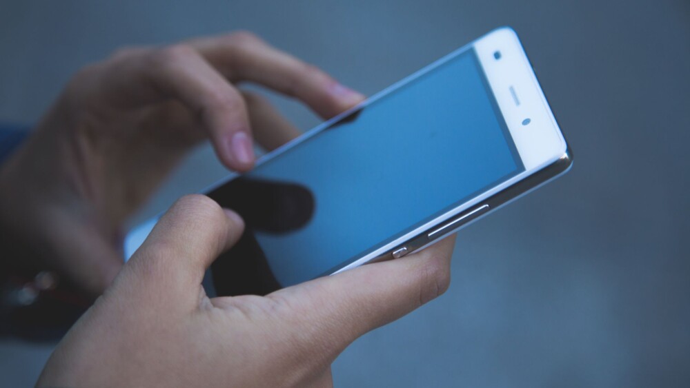 Handphone selalu online saat berjualan pulsa
