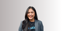Tasha Adzhani, S.I.Kom